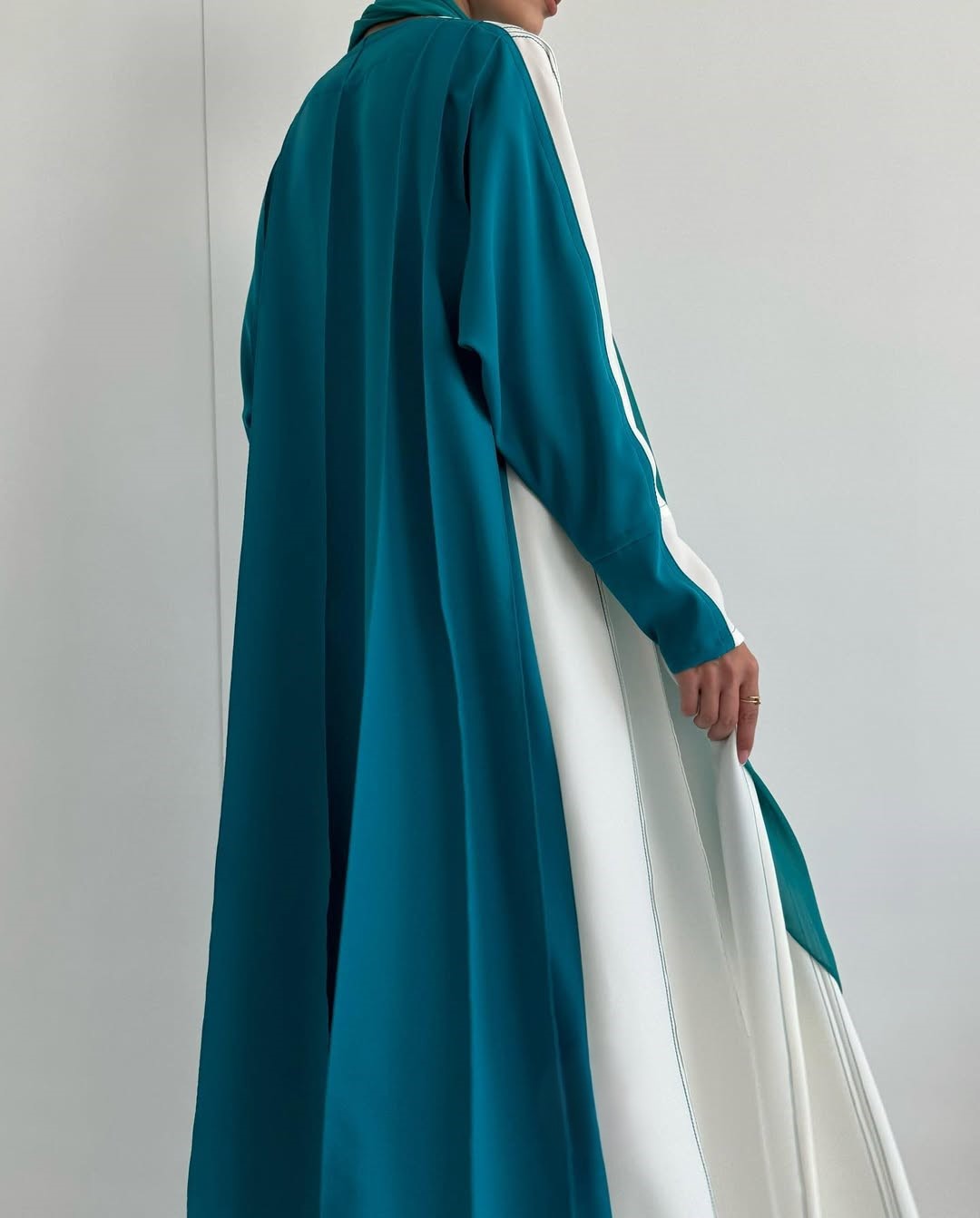Crepe stitched klosh abaya - Teal
