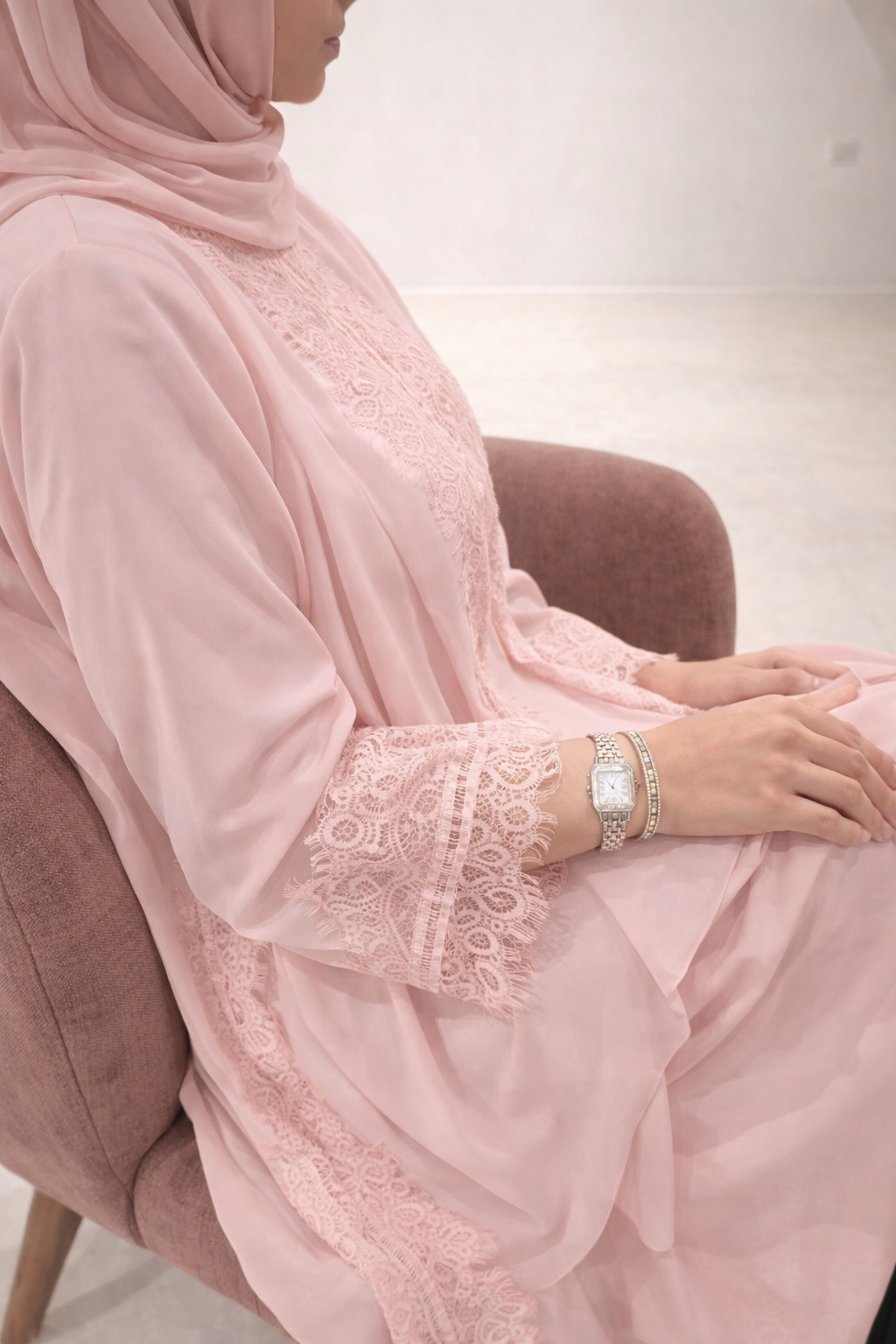 Abaya with Lace details Pink