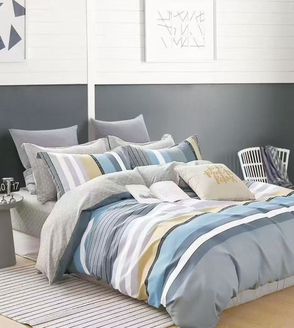 Premium Quality – Luxury Bedding with Fitted Sheet & 4 Pillowcases (Multiple Designs/Variants) 6-Piece King Size Quilt Cover Set