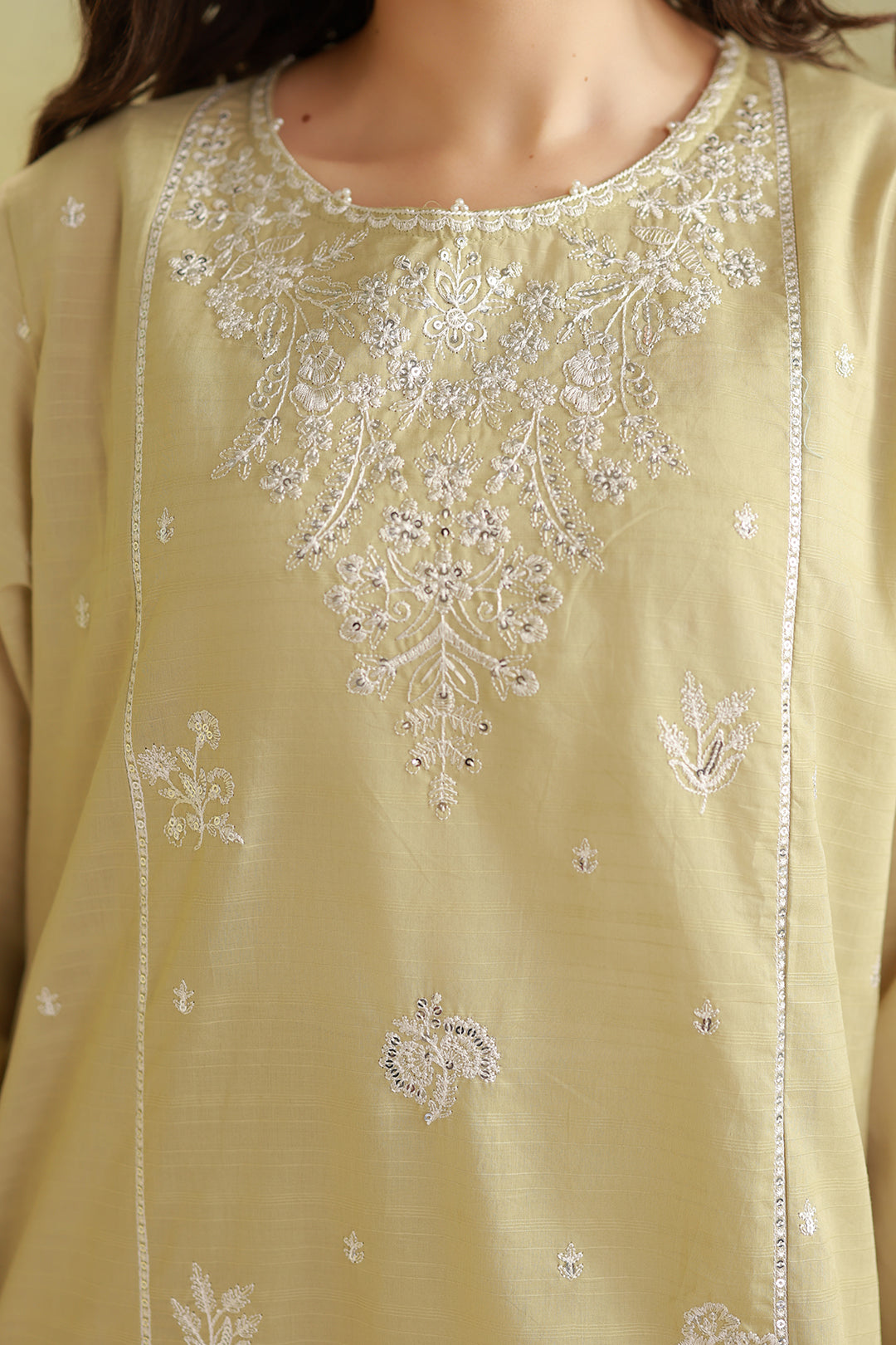 Embroidered Kurta Trouser - 2576