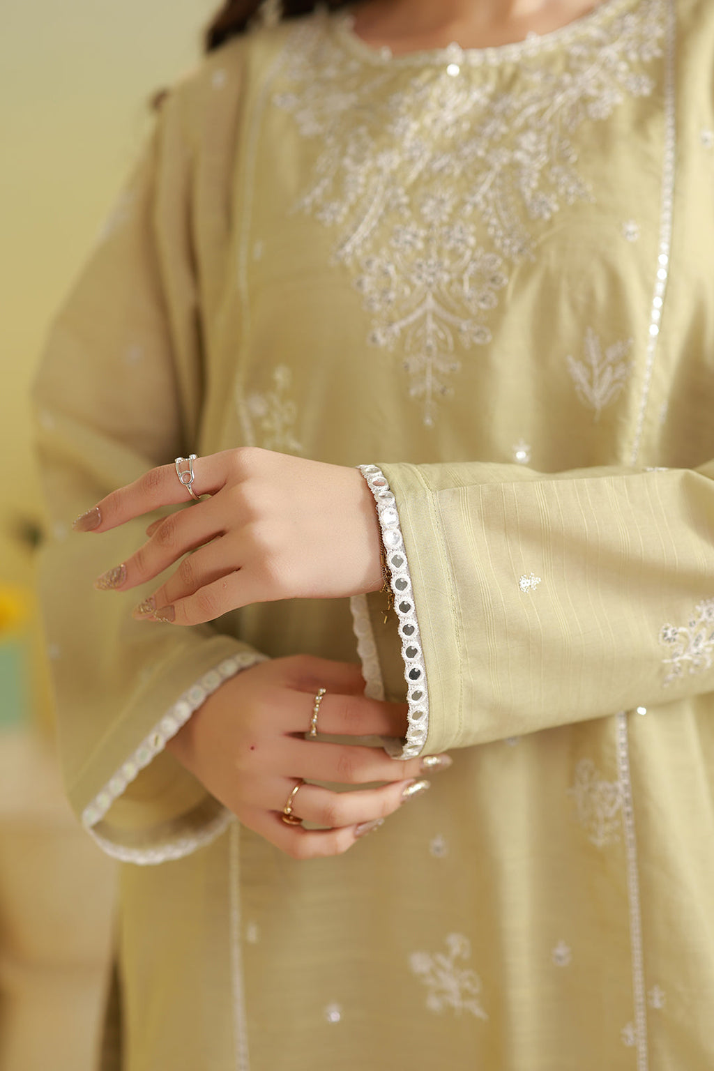 Embroidered Kurta Trouser - 2576