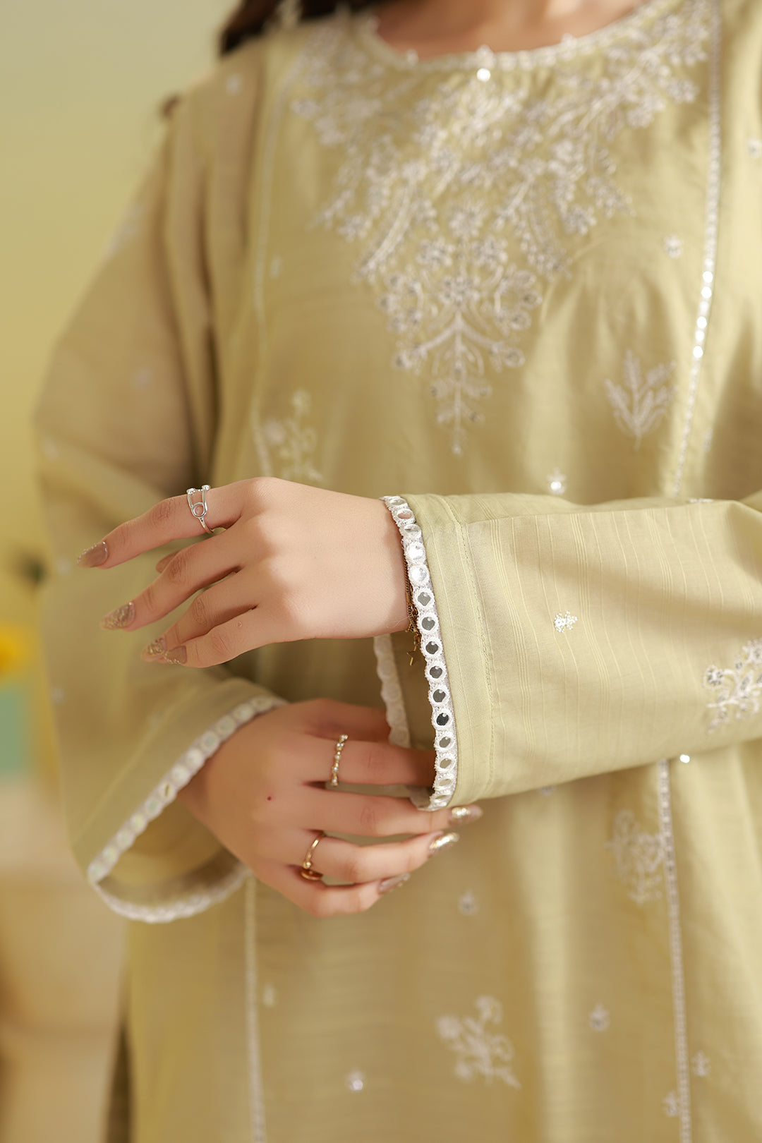 Embroidered Kurta Trouser - 2576