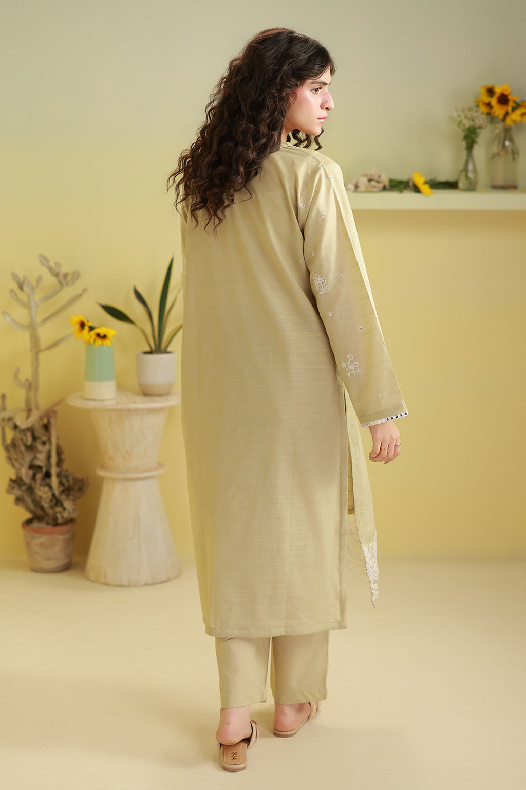 Embroidered Kurta Trouser - 2576
