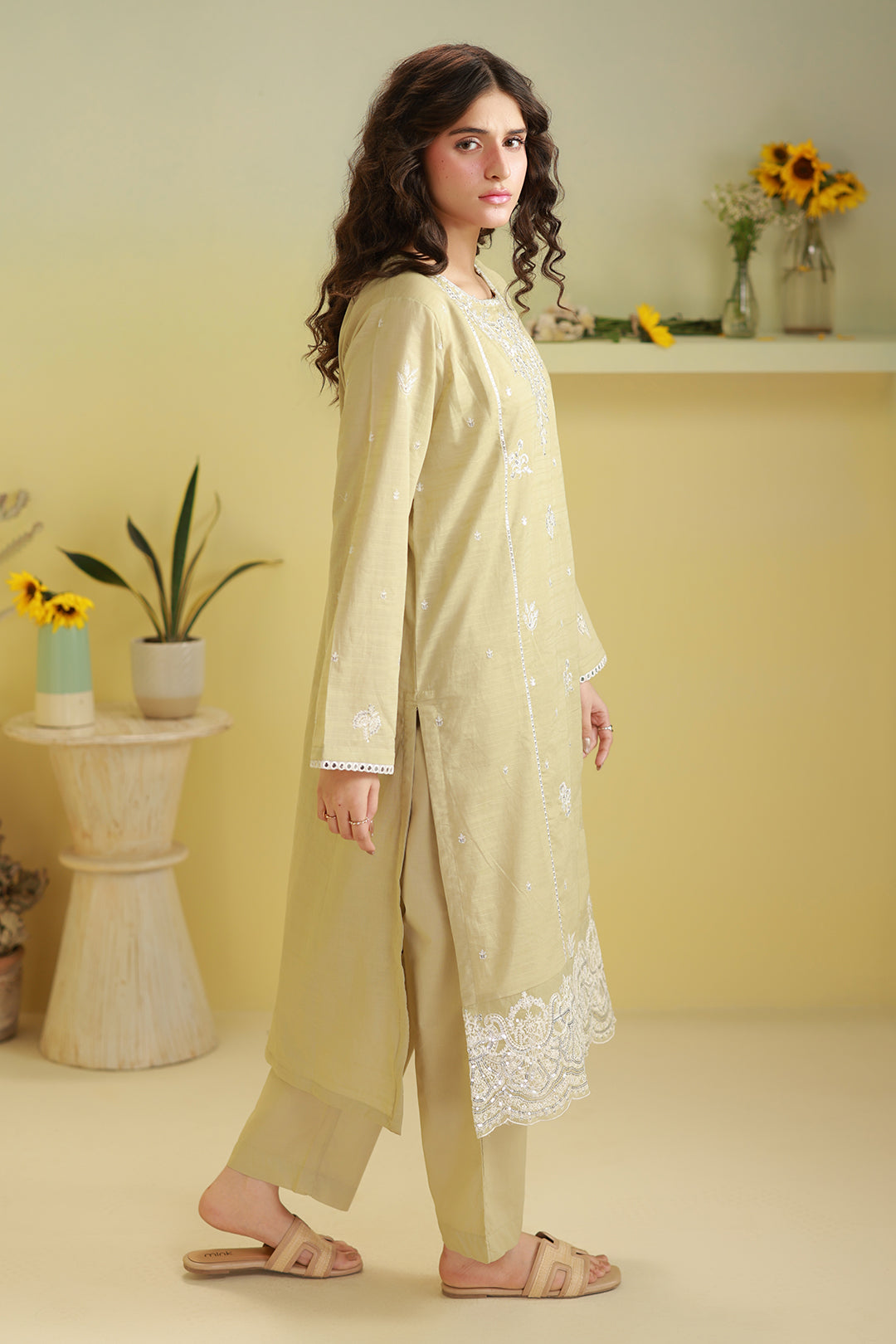 Embroidered Kurta Trouser - 2576