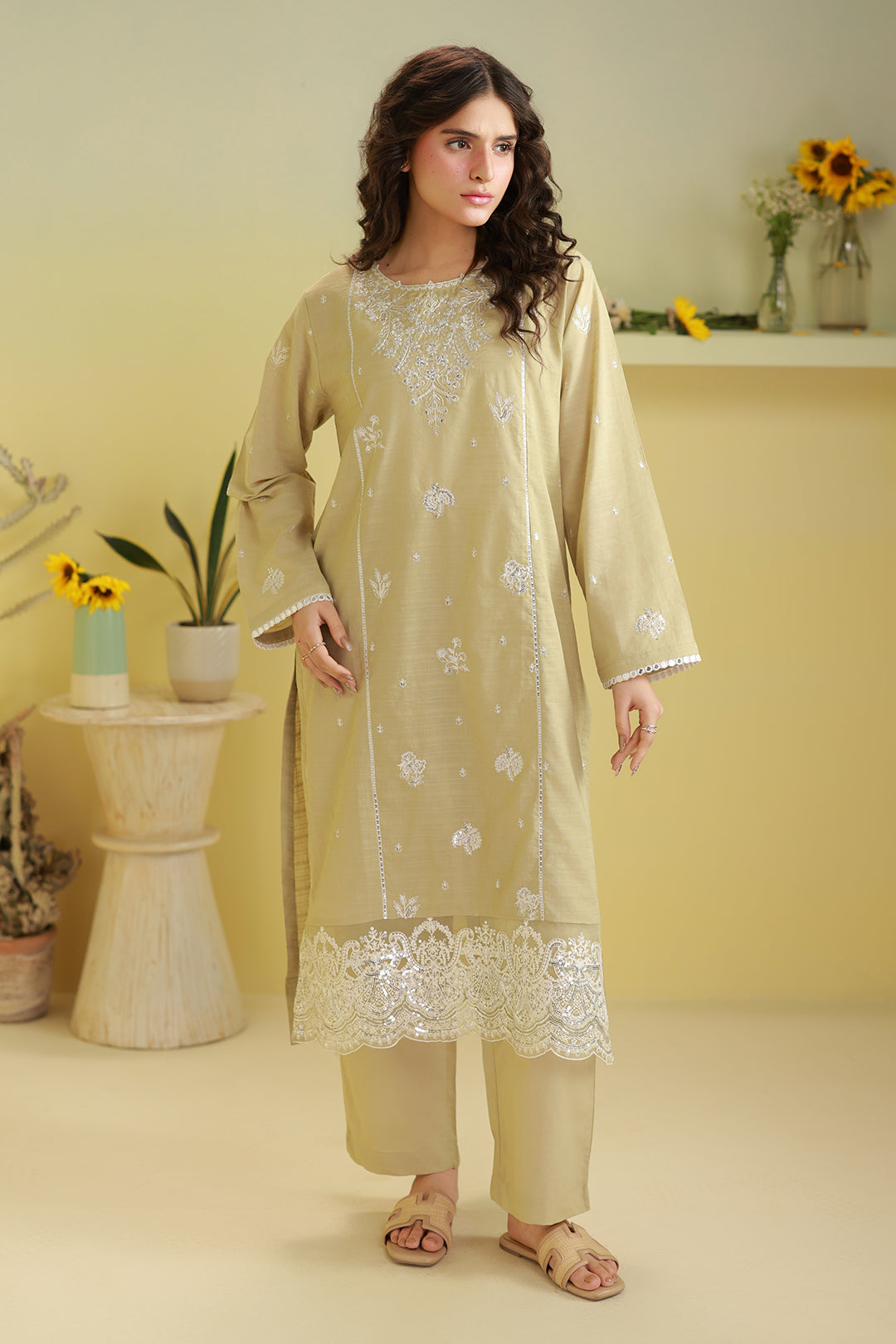 Embroidered Kurta Trouser - 2576
