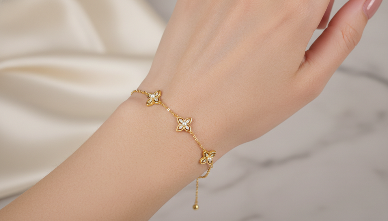 Four-Leaf Clover Bracelet – Adjustable Chain with Sparkling Flowers